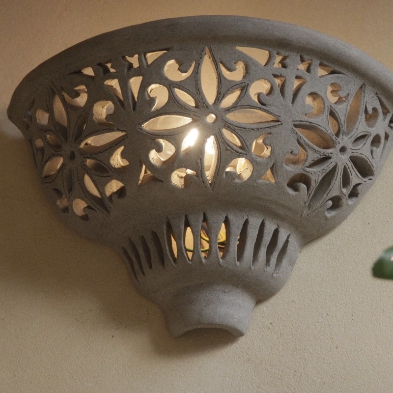 אהיל-מקרמיקה-צמוד-קיר-גביע-מורוקאי-