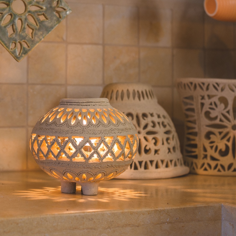 גוף-תאורה-מחימר-עומד-הודי-3